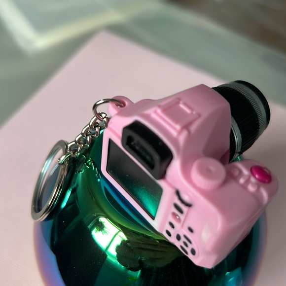 🆕 NEW Led Camera Flashing Camera Key Ring for Keys Pompom Bags - Picture 5 of 13